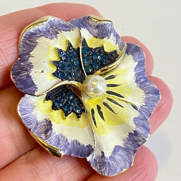 Hand Painted Enamel Pansy Brooch Gold Tone Blue Rhinestone Faux Pearl Floral Pin - Picture 10 of 13
